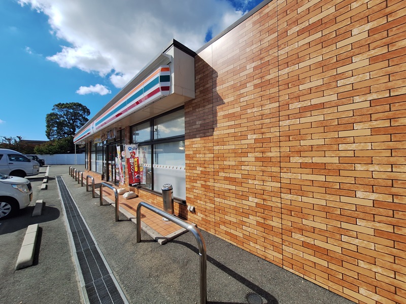コンビニ　セブンイレブン防府岡村町店（コンビニ）まで310m
