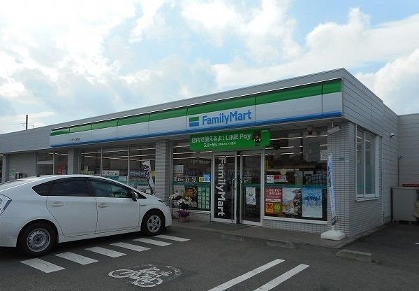 コンビニ　ファミリーマート（コンビニ）まで290m