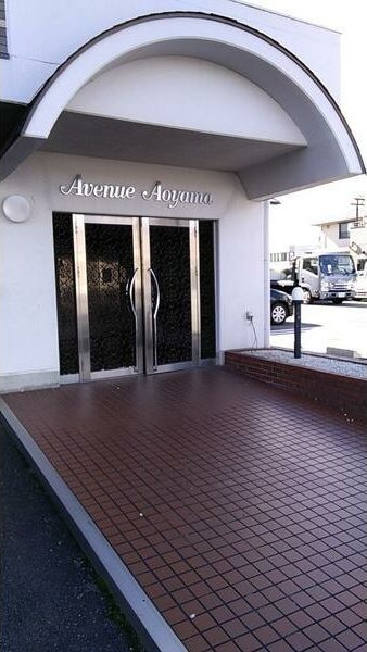 エントランス　名古屋で一番初期費用の安い賃貸専門の不動産会社です(^^)