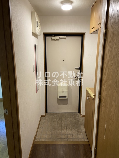 京王相模原線 京王よみうりランド駅 徒歩9分 3階建 築28年の玄関写真
