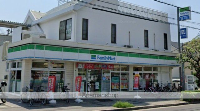 コンビニ　ファミリーマート（コンビニ）まで385m