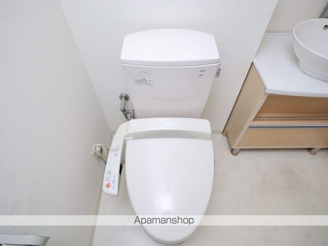地下鉄桜通線 久屋大通駅 徒歩6分 15階建 築19年のトイレ写真