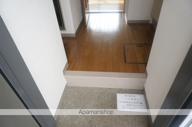 フラットカキノキの玄関写真