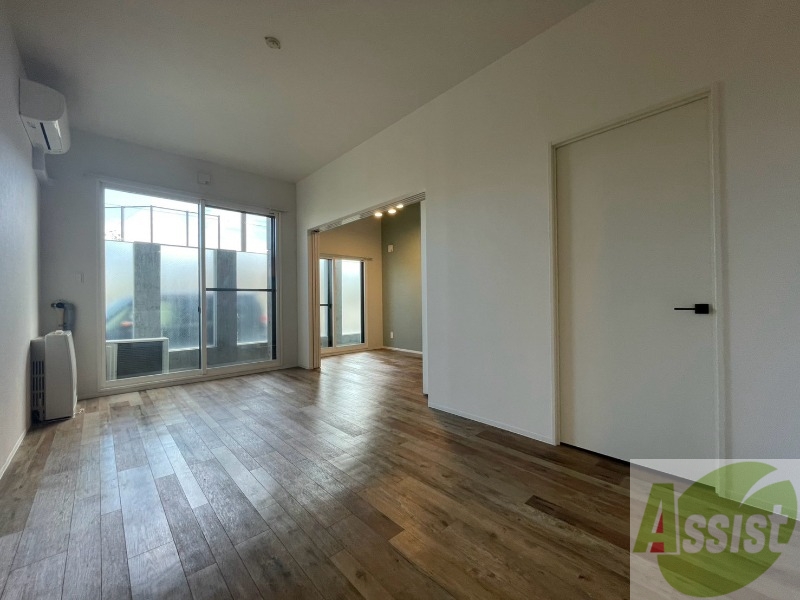 居室・リビング　広くてキレイなお部屋が広がっていて、充実した生活が送れそう。