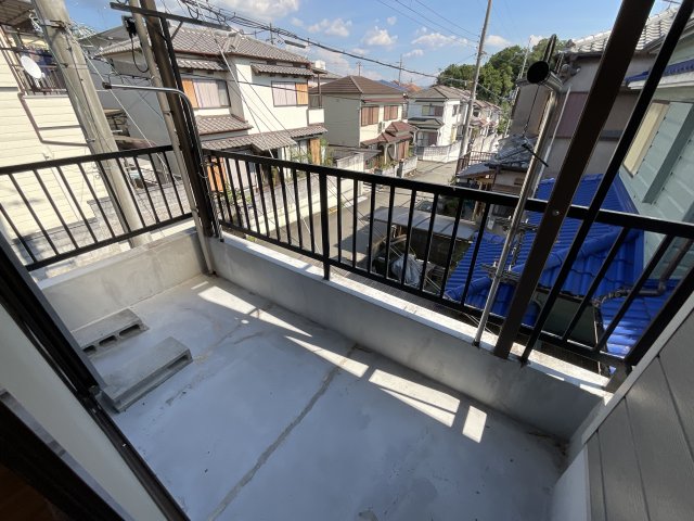 バルコニー　暖かな日差しのふりそそぐバルコニー