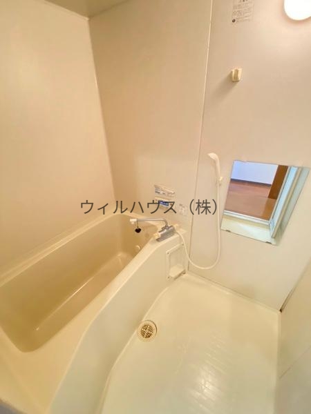 バス・シャワールーム　追い焚き機能付きバス！