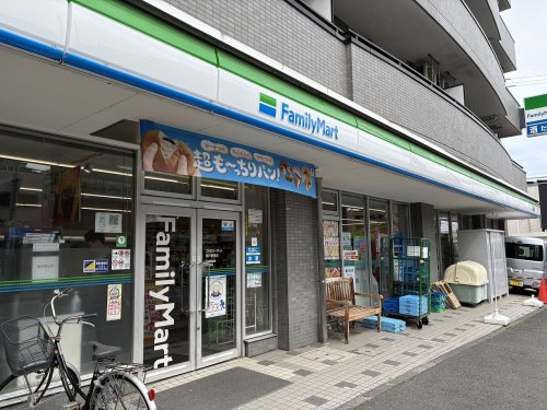 コンビニ　ファミリーマート　登戸駅東店（コンビニ）まで132m