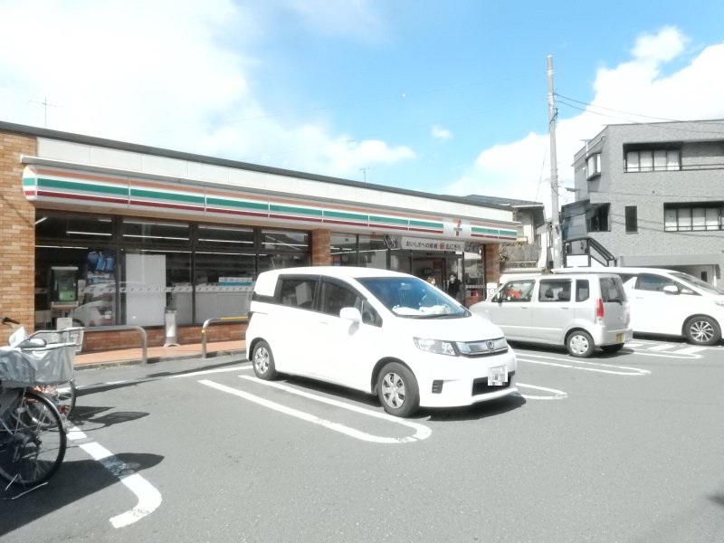 コンビニ　セブンイレブン川崎生田1丁目店（コンビニ）まで296m