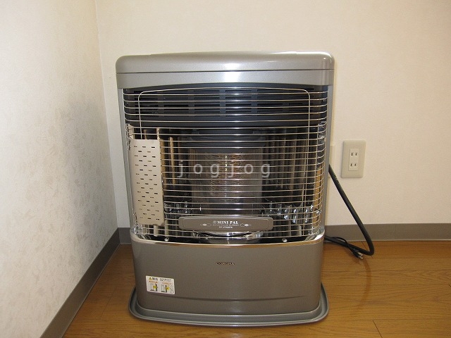 その他設備　冬はあったか石油ストーブです。