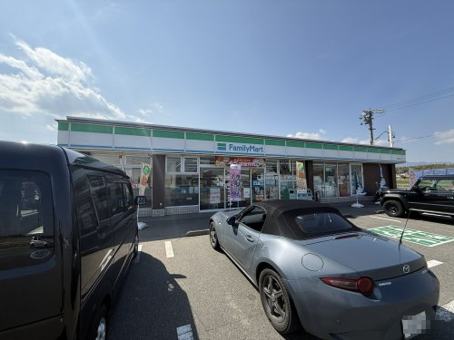 コンビニ　ファミリーマート菰野福村店（コンビニ）まで766m