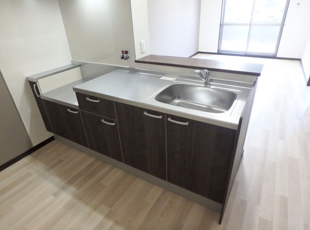 キッチン　※同建物の別のお部屋の写真です。