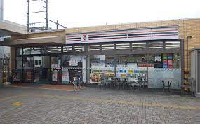 コンビニ　セブンイレブンハートインJR守山駅西口店（コンビニ）まで561m