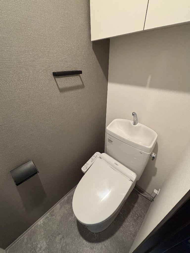 トイレ　※別部屋の参考写真です