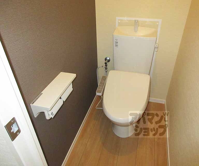 トイレ　ウォシュレット付き・