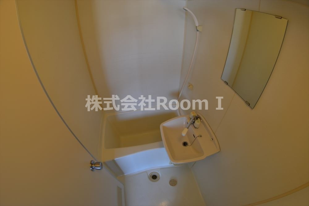 洗面設備　明るい洗面所です