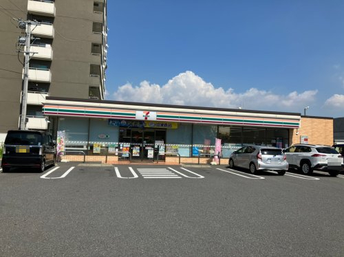 コンビニ　セブンイレブン 名古屋新川町2丁目店（コンビニ）まで395m