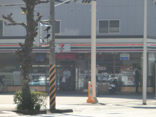 コンビニ　セブンイレブン（コンビニ）まで450m