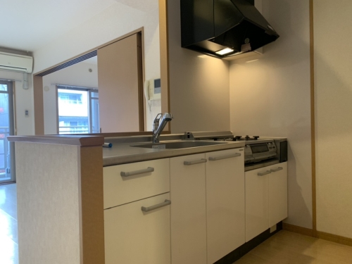 キッチン　別部屋の写真です。現況優先となります。ガスコンロは設備ではあ