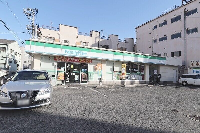 コンビニ　ファミリーマート高井田柳通店（コンビニ）まで447m