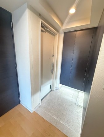 玄関　※別号室の参考写真です