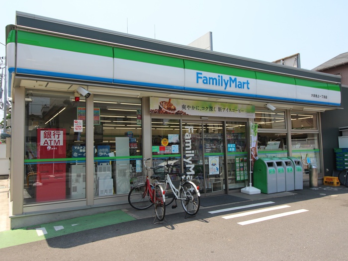 コンビニ　ファミリーマート（コンビニ）まで220m
