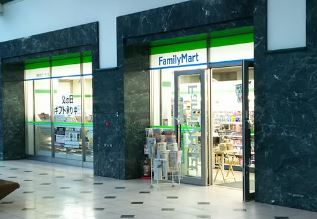 コンビニ　ファミリーマート聖路加ガーデン店（コンビニ）まで224m