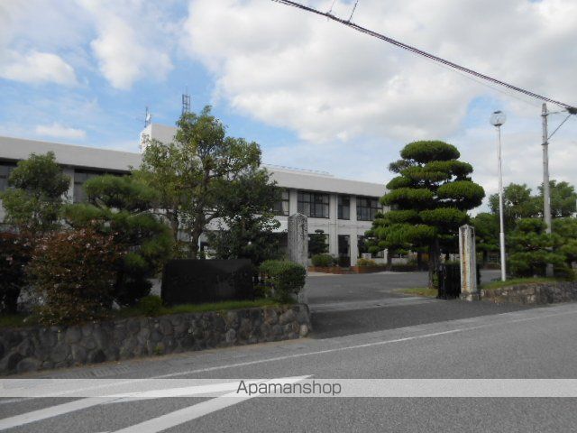 小学校　愛荘町立愛知川小学校（小学校）まで750m