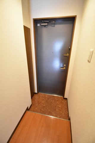 ロイヤルクイーンズパーク江坂の玄関写真