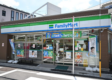 コンビニ　ファミリーマート 池尻三丁目店（コンビニ）まで402m