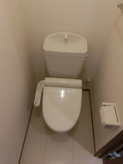 ＪＲ総武線 市川駅 徒歩17分 2階建 築16年のトイレ写真