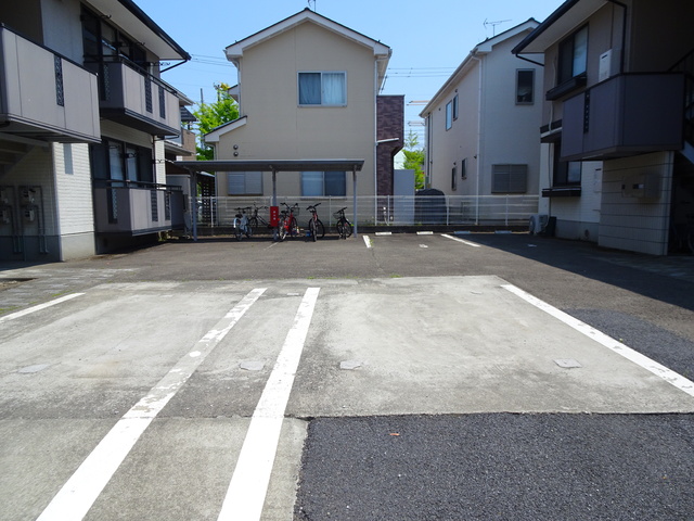 駐車場　２０２２年５月撮影