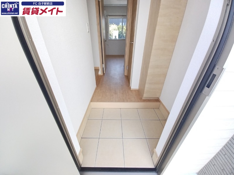 玄関　同物件別室写真
