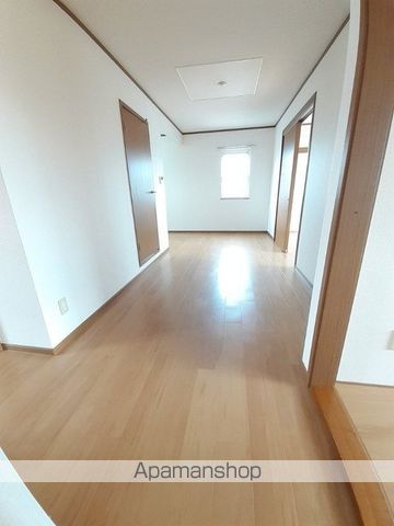 メゾンセレッソ Iの居間写真