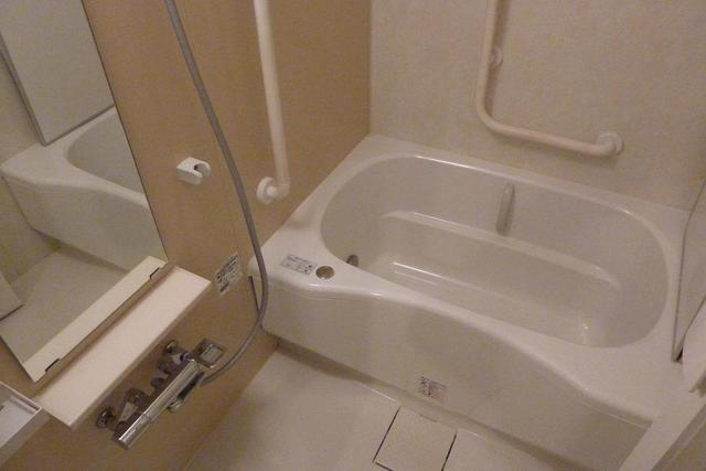 バス・シャワールーム　同物件他住戸の写真です。