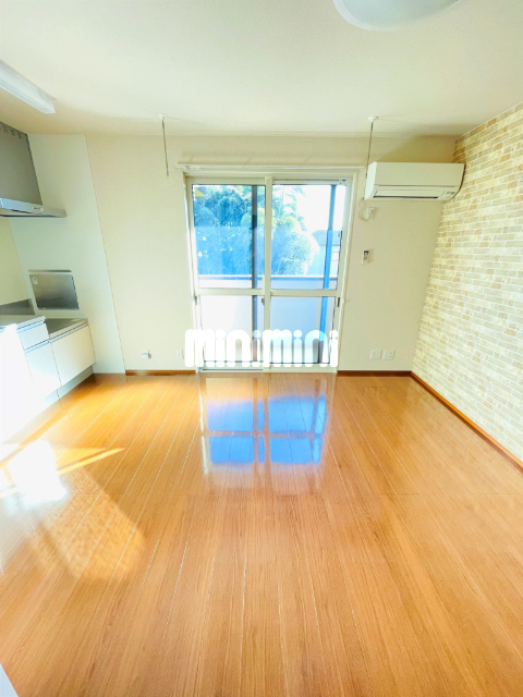 グリーンシャトー三園の居間写真