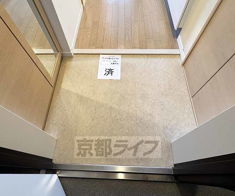 近鉄京都線 上鳥羽口駅 徒歩3分 5階建 築14年の玄関写真