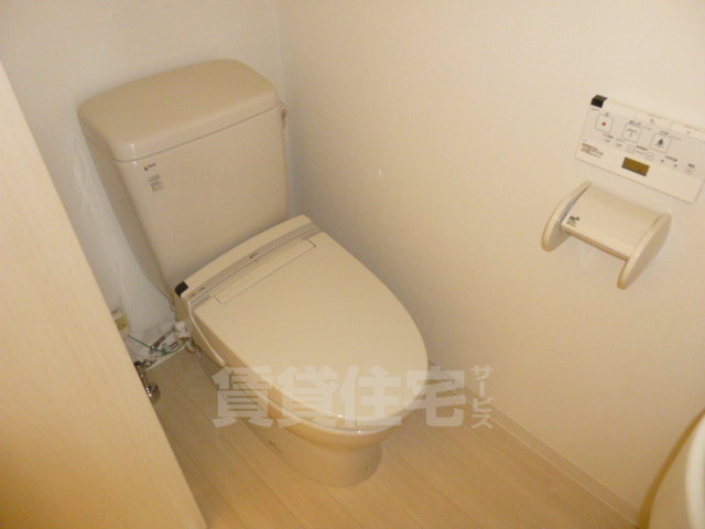 阪急京都線 茨木市駅 徒歩3分 11階建 築16年のトイレ写真
