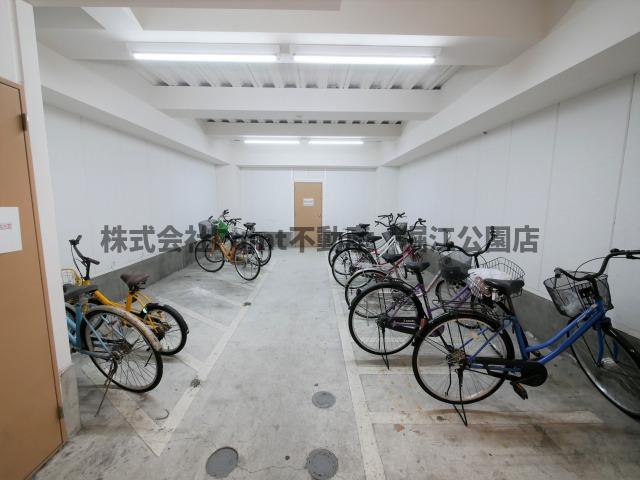 地下鉄御堂筋線 大国町駅 徒歩4分 8階建 築21年の外観写真