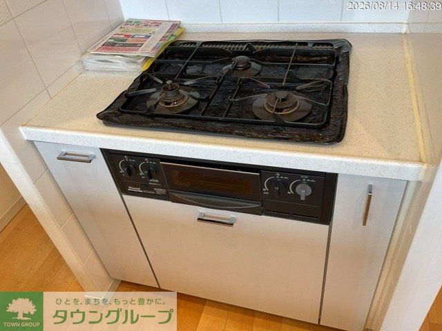 キッチン　3口ガスコンロ・グリル付