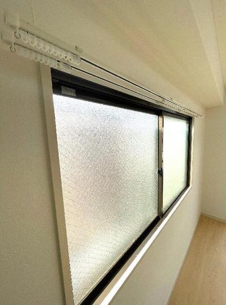 その他　窓です　※同マンション別室画像です