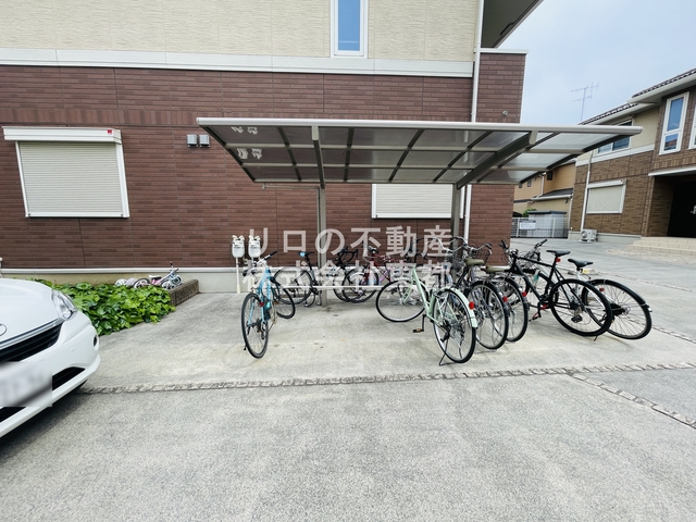 その他共有部分　雨の日でも安心して止められる屋根付の駐輪場です☆