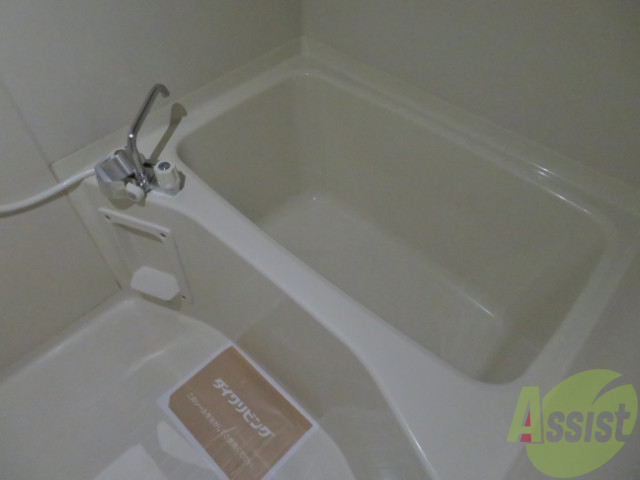 バス・シャワールーム　バス・トイレ別でお掃除しやすいですよ～。