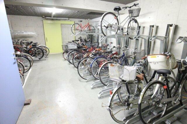 駐車場　屋内自転車駐輪場（無料）