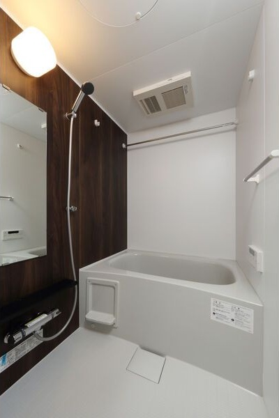 バス・シャワールーム　※写真は同じマンションの違う部屋のものになります。