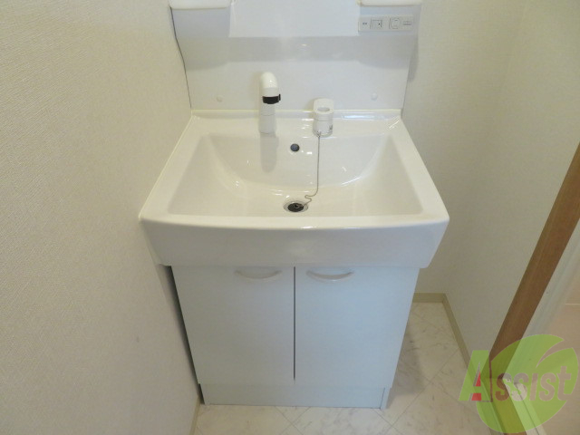 洗面設備　洗面は独立になっているので忙しい朝もばっちりですね。