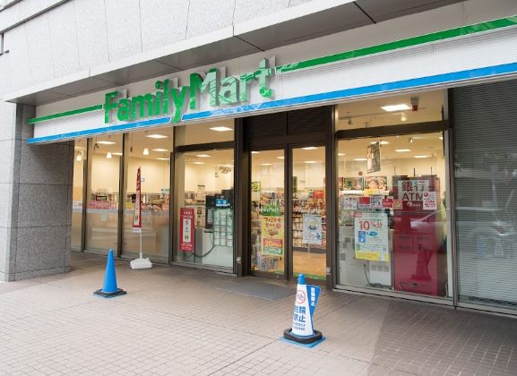 コンビニ　ファミリーマート 朝日生命代田橋ビル店（コンビニ）まで373m