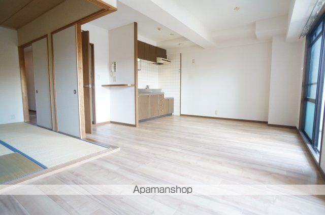 コートヒルズの居間写真