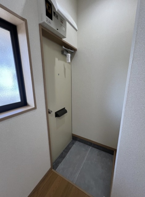 東田荘B棟の玄関写真