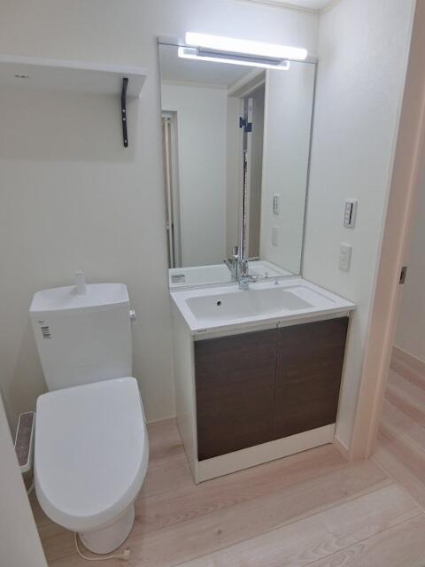 洗面設備　独立洗面台を完備し、朝の身支…
