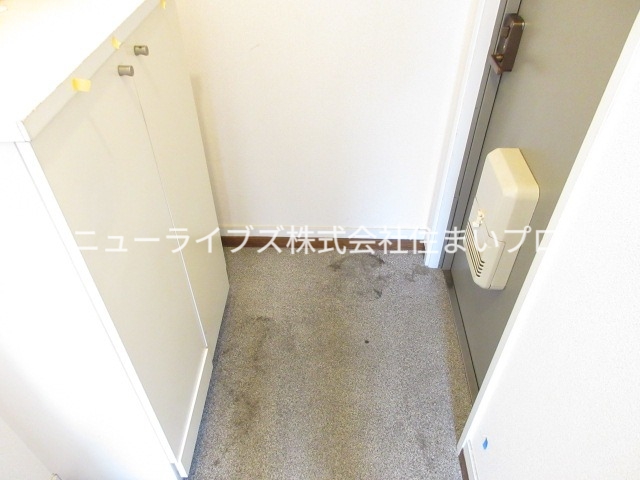 メゾンシャリオD棟の玄関写真